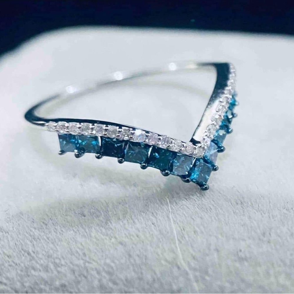 Blue diamonds rings